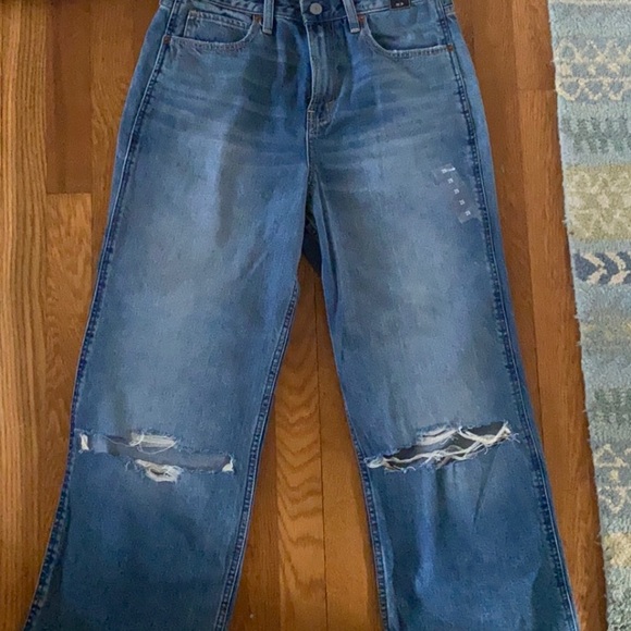 Abercrombie and Fitch Simone High Rise Wide Leg Crop Jeans - Picture 3 of 3